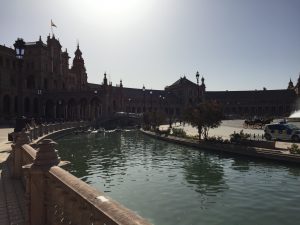 スペイン広場と歴史博物館。この日は謝肉祭でした。