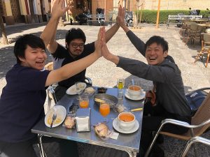 一次予選通過を喜ぶ茂木・菅沼・仲山